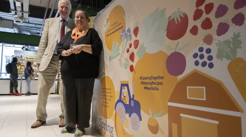 Minister of State for Food Security and Rural Affairs, Daniel Zeichner, with Inn Churches' CEO, Juli Thompson, in front of the FoodSavers Cookery School